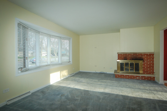 180 Maureen Dr, Elgin, IL 60123 photo 3