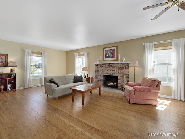 608 Aurora Way, Wheaton, IL 60187 photo 3
