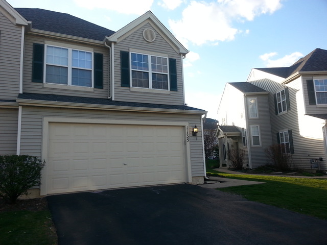 1135 Clover Dr, Minooka, IL 60447 photo 2