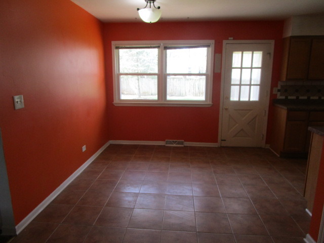 218 Maureen Dr, Elgin, IL 60123 photo 7