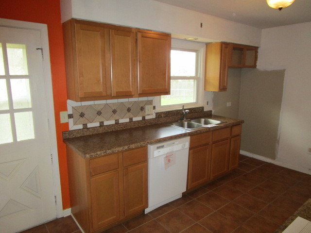 218 Maureen Dr, Elgin, IL 60123 photo 9