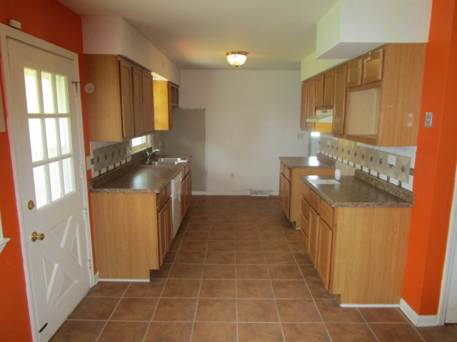 218 Maureen Dr, Elgin, IL 60123 photo 8