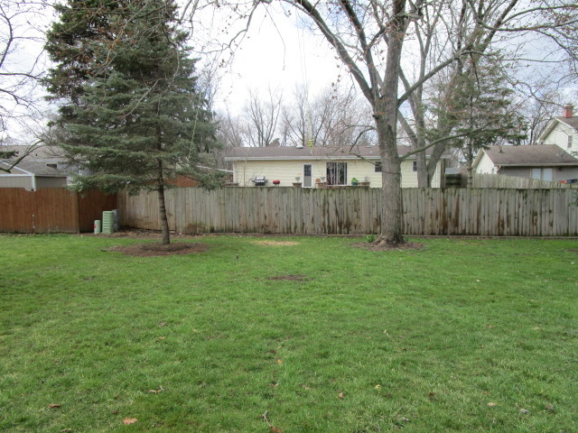 218 Maureen Dr, Elgin, IL 60123 photo 2