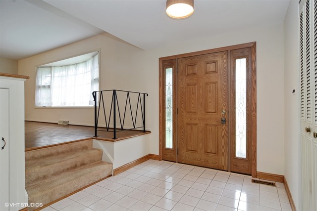 906 E Patten Dr, Palatine, IL 60074 photo 2