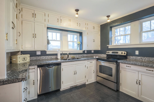406 E 4th Ave, Naperville, IL 60540 photo 8