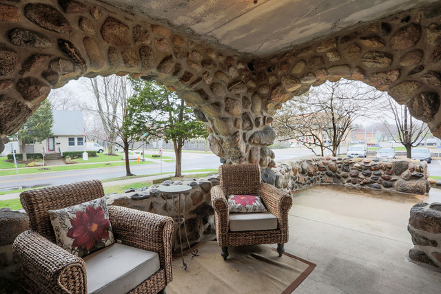 406 E 4th Ave, Naperville, IL 60540 photo 2