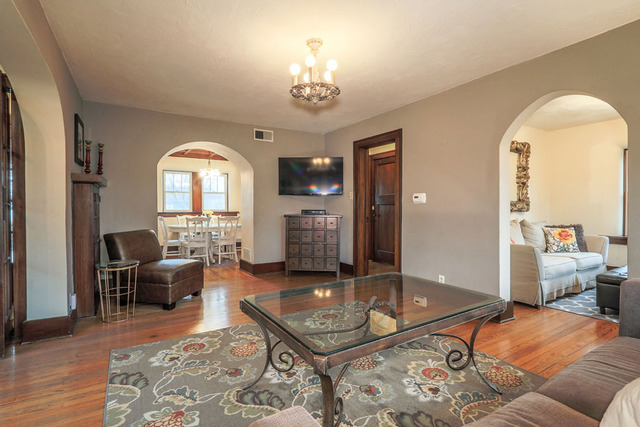 406 E 4th Ave, Naperville, IL 60540 photo 5