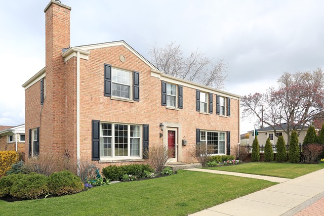 123 S Pine St, Mount Prospect, IL 60056 photo 1