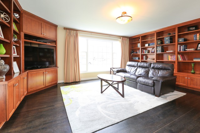 123 S Pine St, Mount Prospect, IL 60056 photo 8