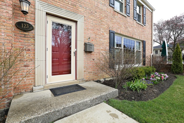 123 S Pine St, Mount Prospect, IL 60056 photo 2