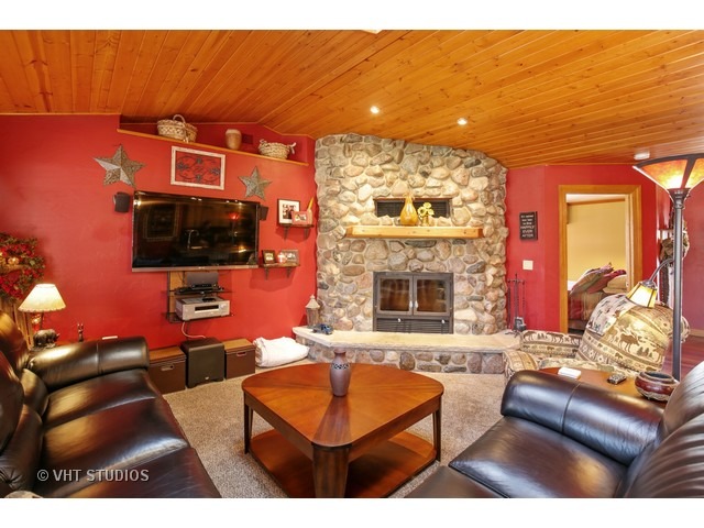 10318 Kendall Ave, Algonquin, IL 60102 photo 2