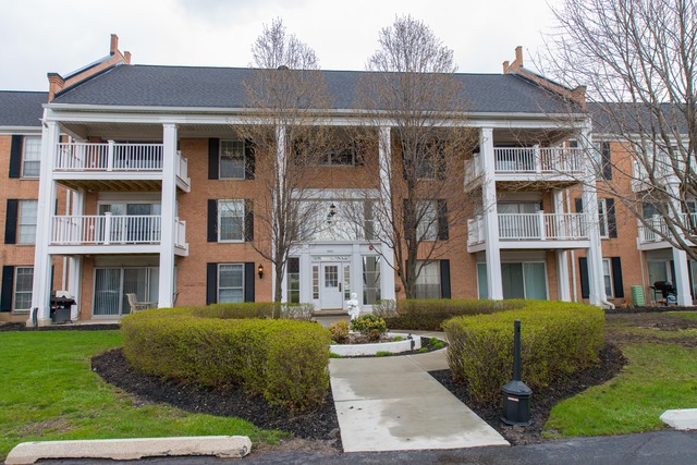 5601 Carriageway Dr #207, Rolling Meadows, IL 60008 photo 1