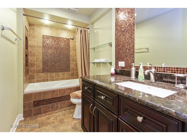 928 Shorewood Dr, Bartlett, IL 60103 photo 8