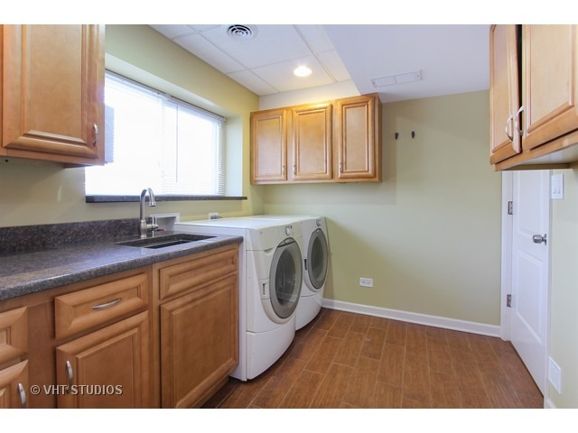 928 Shorewood Dr, Bartlett, IL 60103 photo 10