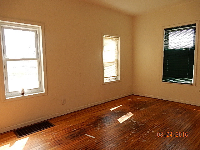 908 Front St, Aurora, IL 60505 photo 6