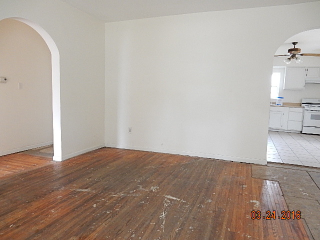 908 Front St, Aurora, IL 60505 photo 3