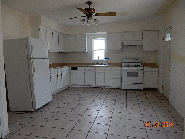 908 Front St, Aurora, IL 60505 photo 4