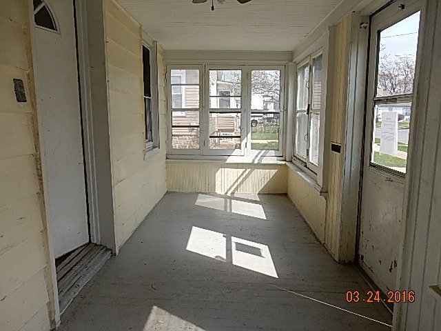 908 Front St, Aurora, IL 60505 photo 2