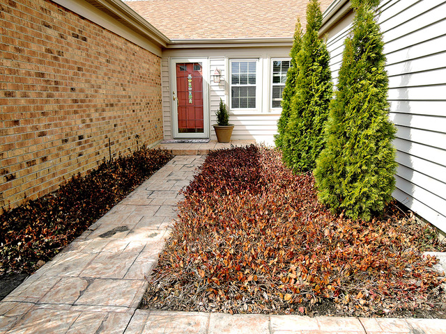 1575 Jasper Dr, Wheaton, IL 60189 photo 2