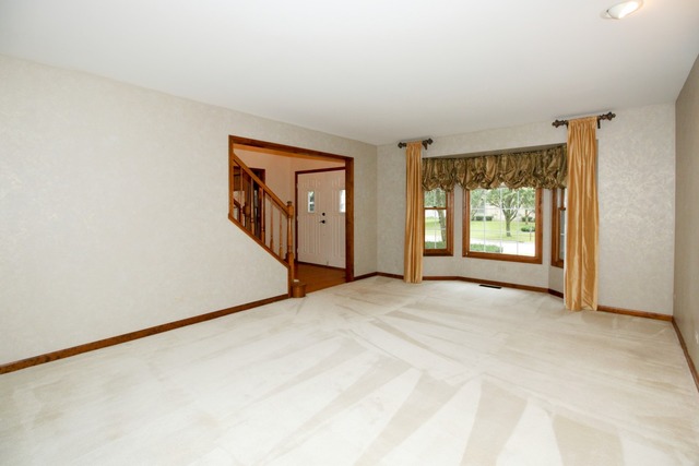 1940 Aspen Dr, Algonquin, IL 60102 photo 4