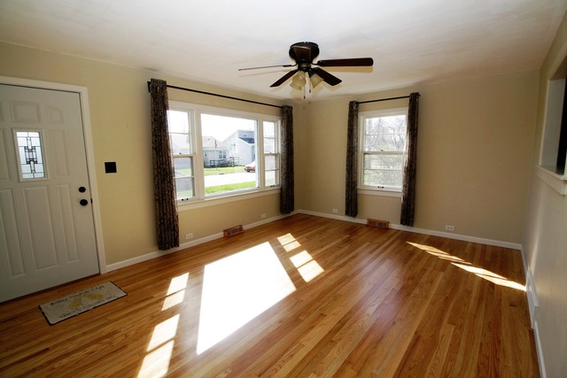 1925 Wilcox St, Crest Hill, IL 60403 photo 2