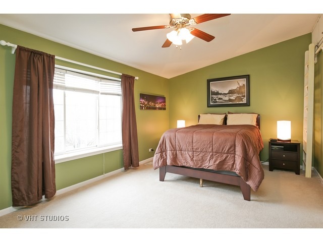 888 Mesa Dr, Elgin, IL 60123 photo 11