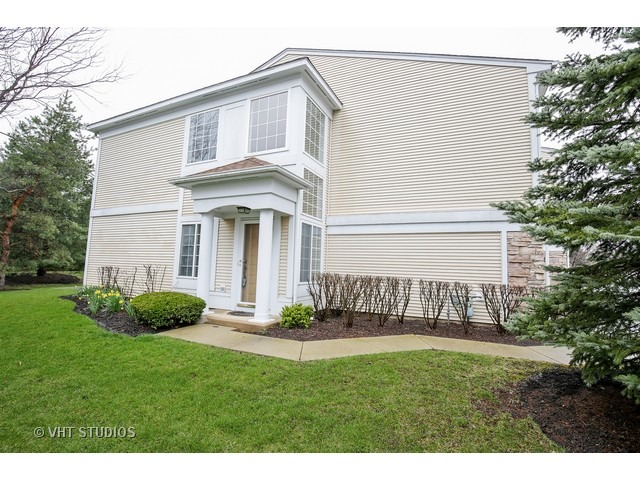 888 Mesa Dr, Elgin, IL 60123 photo 2