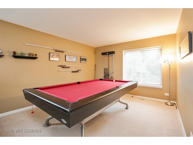 888 Mesa Dr, Elgin, IL 60123 photo 14