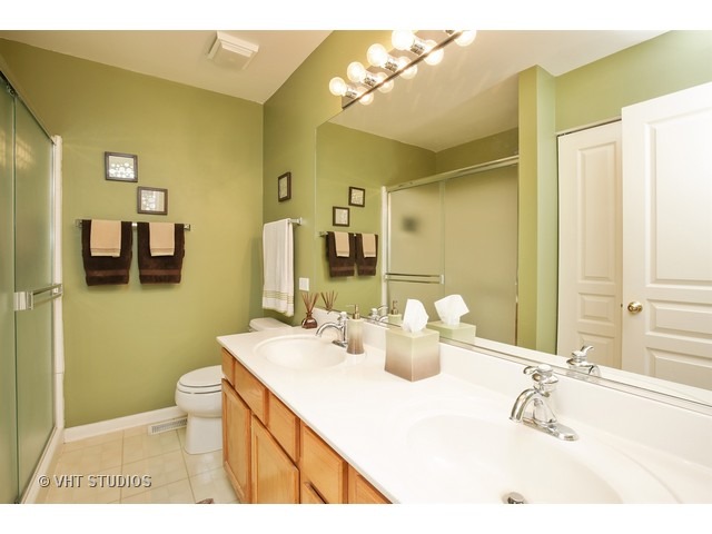888 Mesa Dr, Elgin, IL 60123 photo 13
