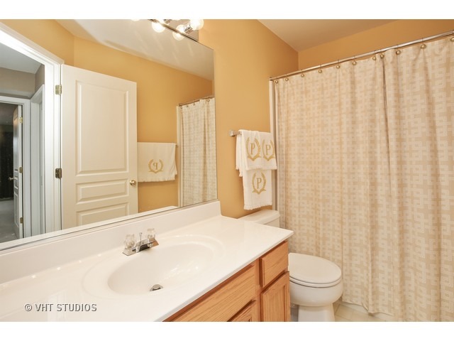 888 Mesa Dr, Elgin, IL 60123 photo 17