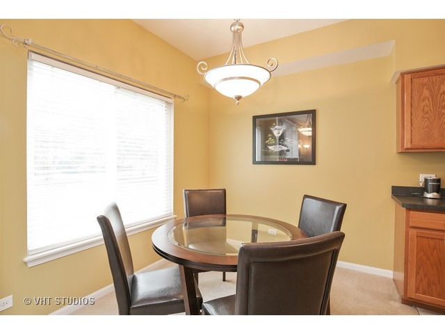 888 Mesa Dr, Elgin, IL 60123 photo 8