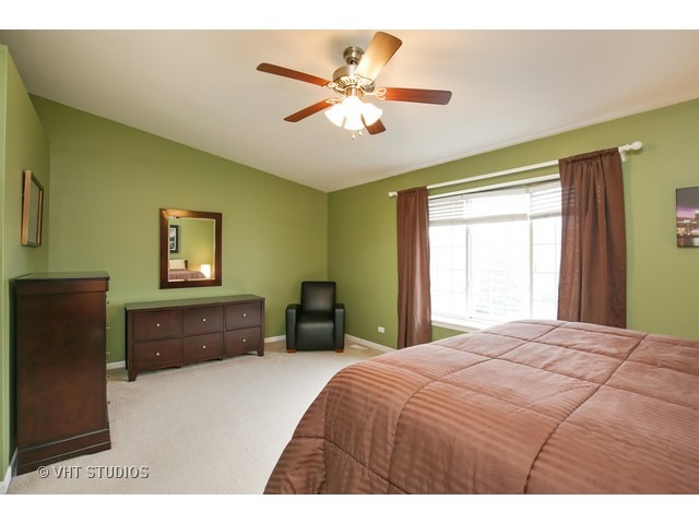 888 Mesa Dr, Elgin, IL 60123 photo 12