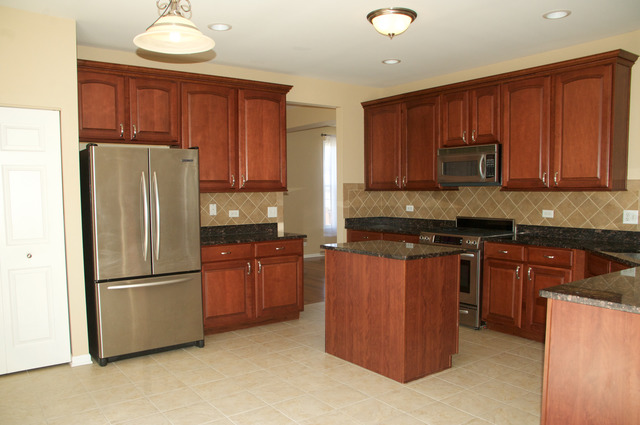 335 Weymouth Ave, Elgin, IL 60124 photo 3