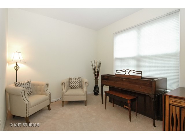 314 Buffalo Dr, Elgin, IL 60124 photo 7
