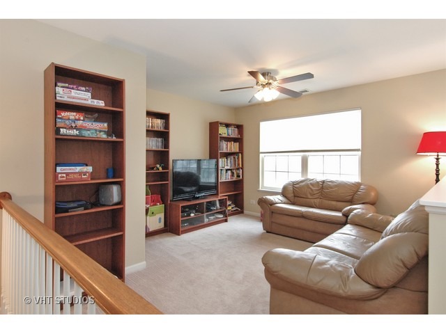 314 Buffalo Dr, Elgin, IL 60124 photo 8