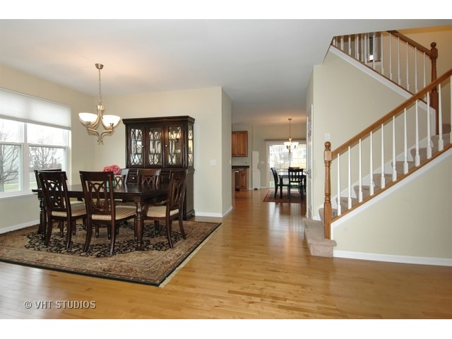 314 Buffalo Dr, Elgin, IL 60124 photo 4