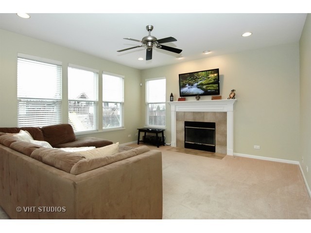314 Buffalo Dr, Elgin, IL 60124 photo 6