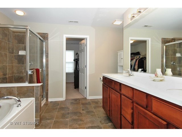 314 Buffalo Dr, Elgin, IL 60124 photo 11