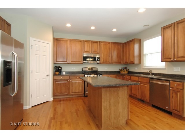 314 Buffalo Dr, Elgin, IL 60124 photo 3