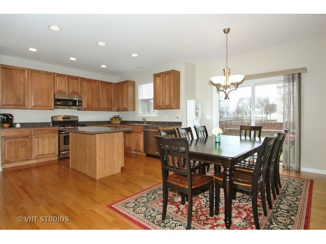314 Buffalo Dr, Elgin, IL 60124 photo 5