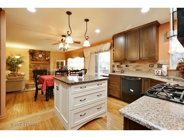 7 Driftwood Ct, Algonquin, IL 60102 photo 8