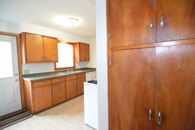 1269 Van St, Elgin, IL 60123 photo 10