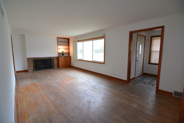 1269 Van St, Elgin, IL 60123 photo 4