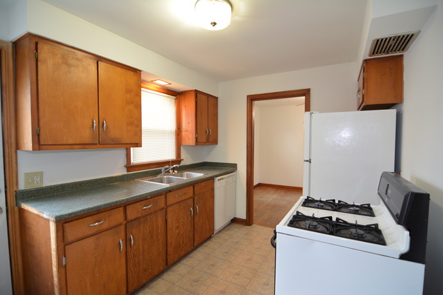 1269 Van St, Elgin, IL 60123 photo 8