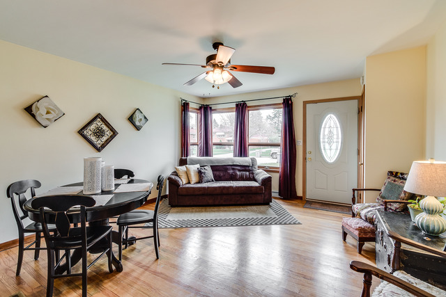 286 Pinehurst Dr, Des Plaines, IL 60016 photo 4