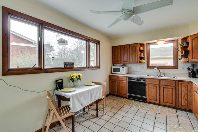 286 Pinehurst Dr, Des Plaines, IL 60016 photo 7