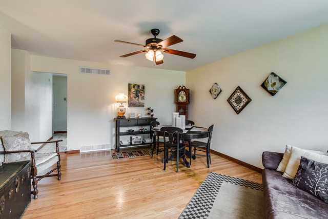 286 Pinehurst Dr, Des Plaines, IL 60016 photo 3