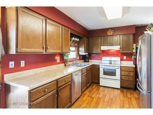 314 Windsor Dr, Ottawa, IL 61350 photo 3