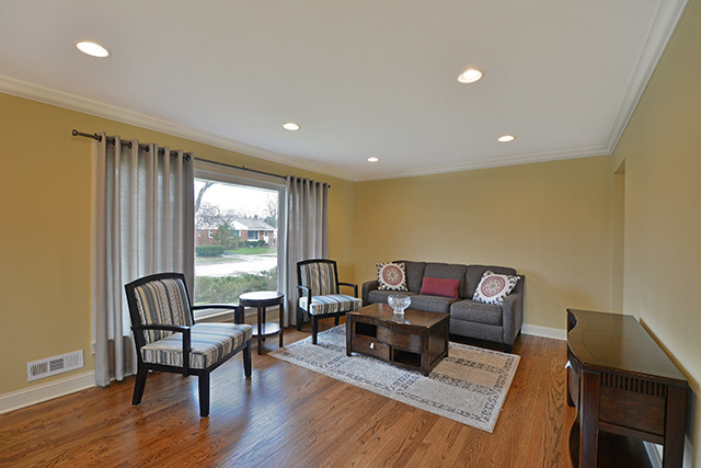 1338 S 6th Ave, Des Plaines, IL 60018 photo 5
