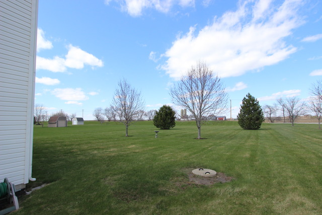 1910 Bison Ln, Mchenry, IL 60051 photo 2